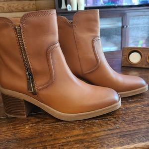 Naturalizer Tan square toe bootie